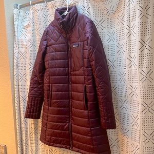 Patagonia parka - plum color - size Small